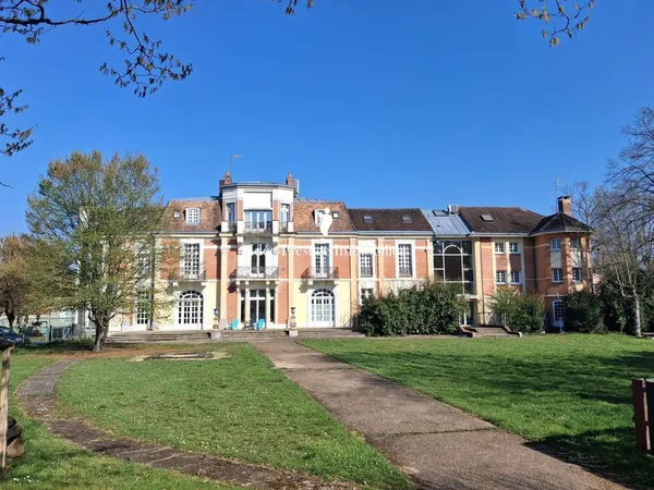 Château 50 pièces 2190 m²