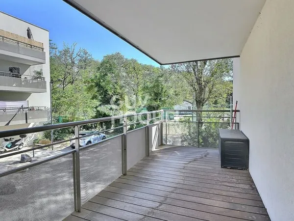 SAINT-FONS (69190) - Appartement T3 de 54 m², double exposition, avec balcon & garage