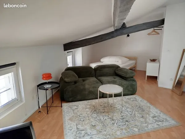 Location studio meublé - Centre-ville de Niort