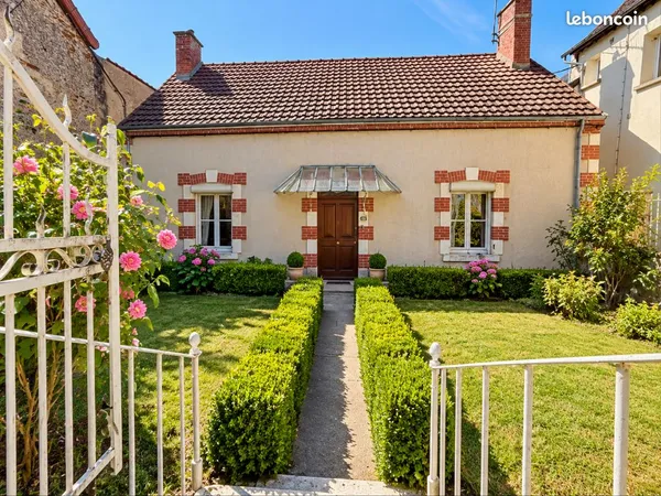 MAISON 91 m² - 3 CHAMBRES - TERRAIN CLOS 1 146 m² - 2 GARAGES - SAINTRANGES