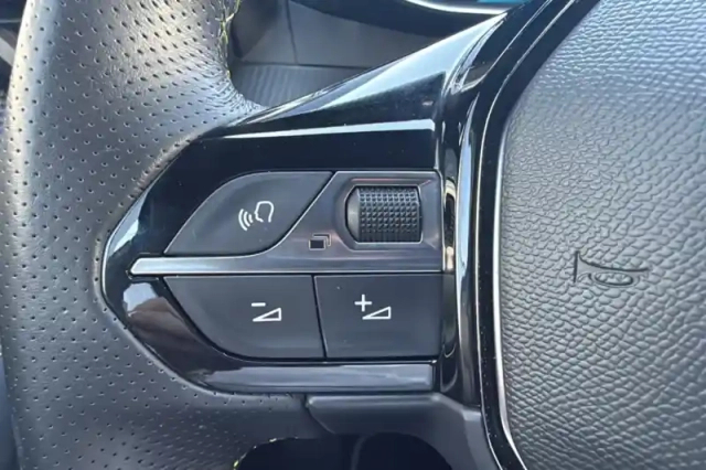 Peugeot 208 electrique 50 kwh 136ch — photo 29