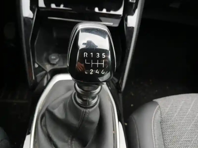 Peugeot 208 puretech 100 s&amp;s bvm6 — photo 13