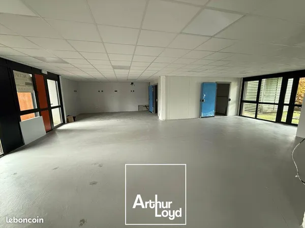 Local commercial 174 m² BRIVE LA GAILLARDE