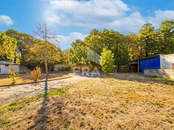 Terrain 700 m²