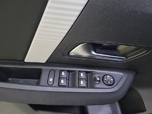 Citroën C4 hybride 136 e-dcs6 — photo 89