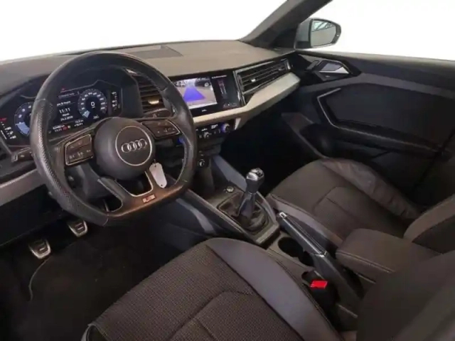 Audi A1 25 tfsi 95 ch bvm5 s line — photo 9