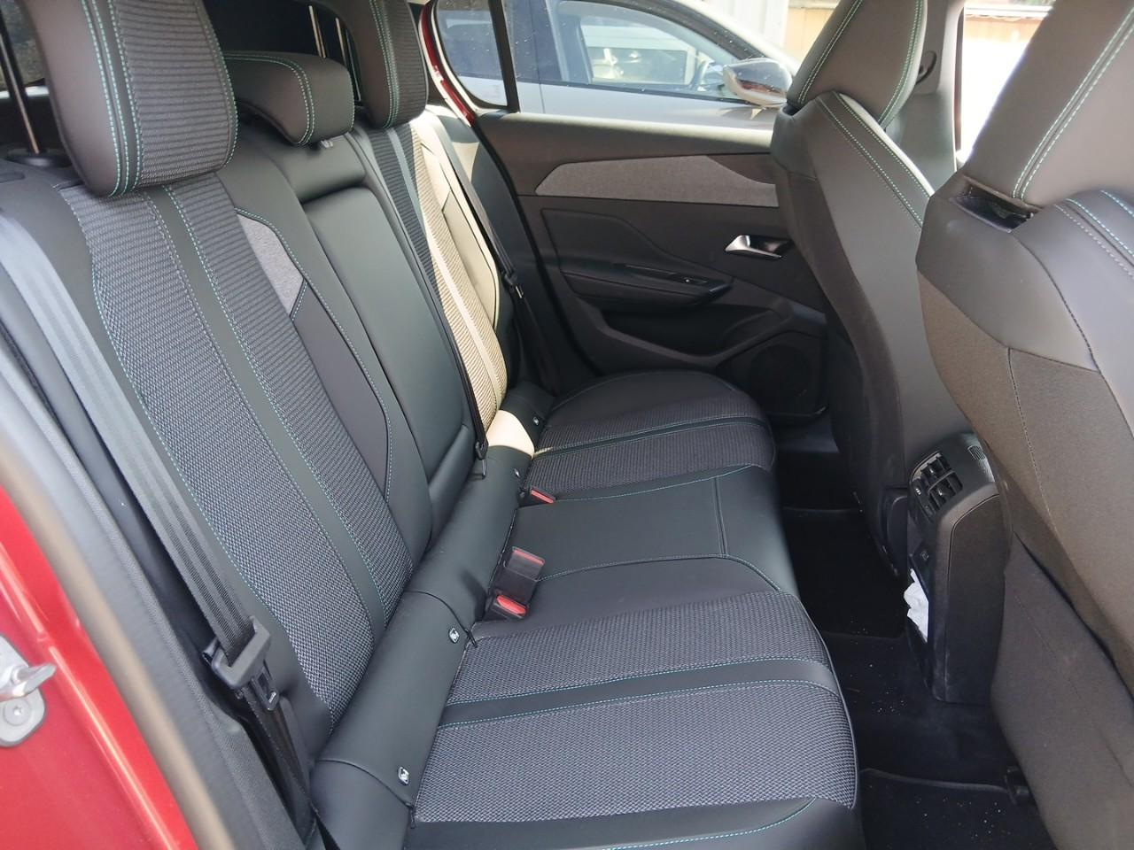 Peugeot 308 puretech 130ch s&s eat8 allure — photo 11