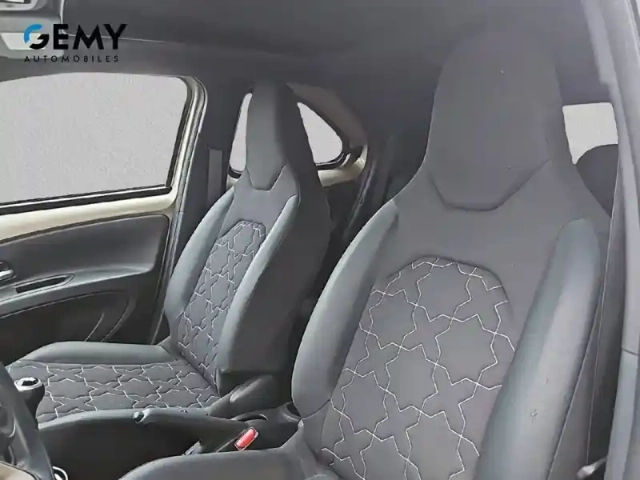 Toyota Aygo X 1.0 vvt-i 72 — photo 9