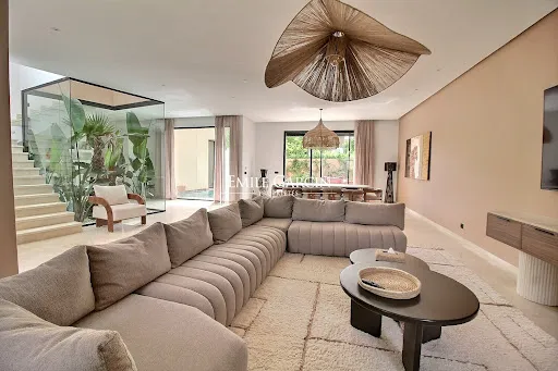 Villa 9 pièces 370 m²