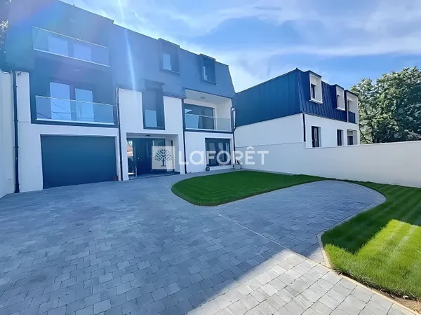 Maison 9 pièces 244 m²