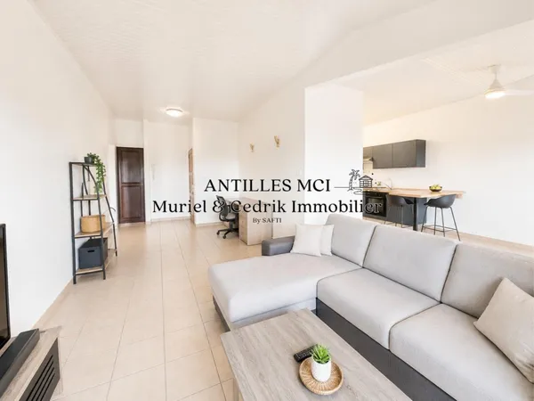 Dernier étage, terrasse et vue dégagée