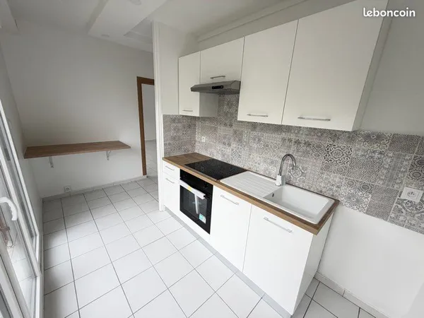Appartement T2 entièrement rénové 55 m² La Chapelle-Saint-Luc
