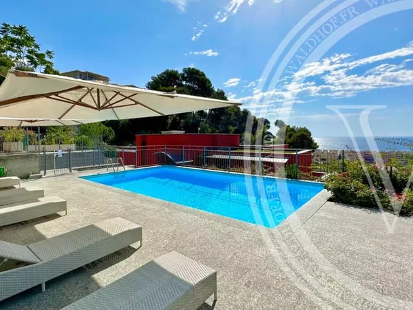 Duplex clé en main récemment rénové avec vue mer panoramique à Roquebrune-Cap-Martin