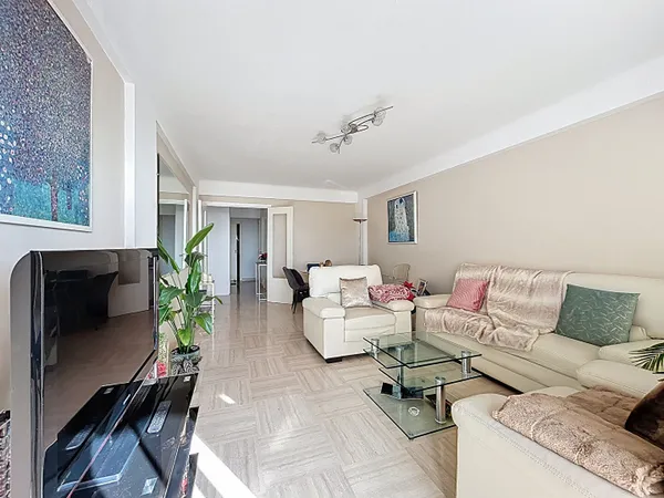 A vendre dans le quartier GAIRAUT 2 pièces avec terrasse plein sud vue mer