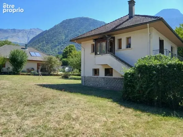ST AVRE Maison à rénover