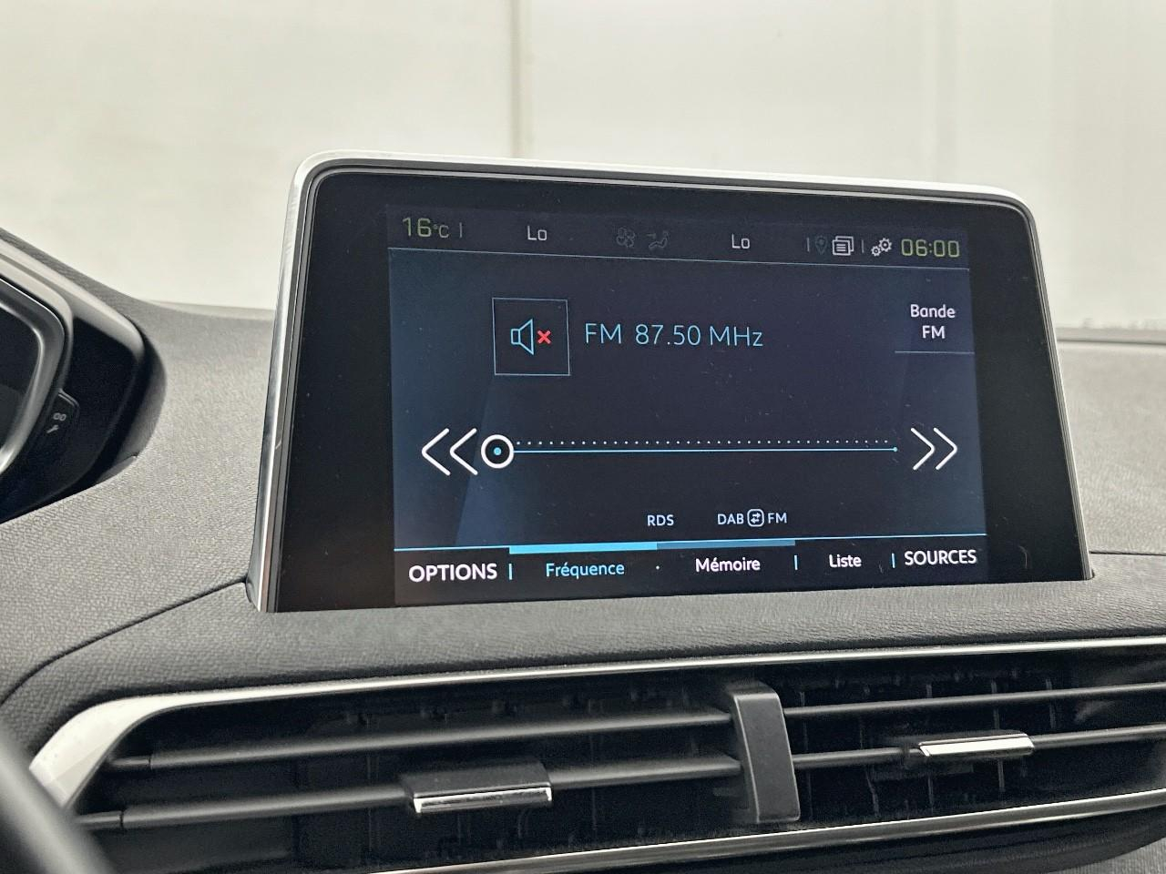 Peugeot 3008 hybrid 225 e-eat8 allure — photo 22