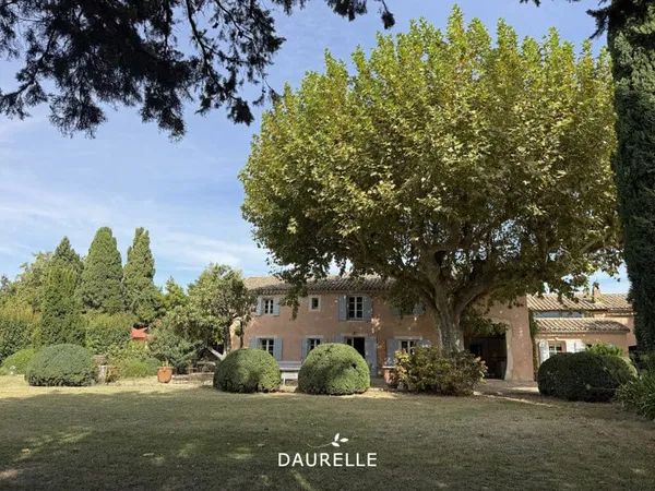 Mas avec piscine à vendre à Rognonas sur plus d'un hectare d