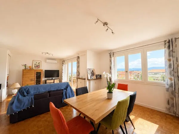 Appartement rénové de 94,72 m² en centre-ville de Romans-sur-