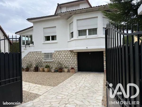 Maison 8 pièces 230 m²