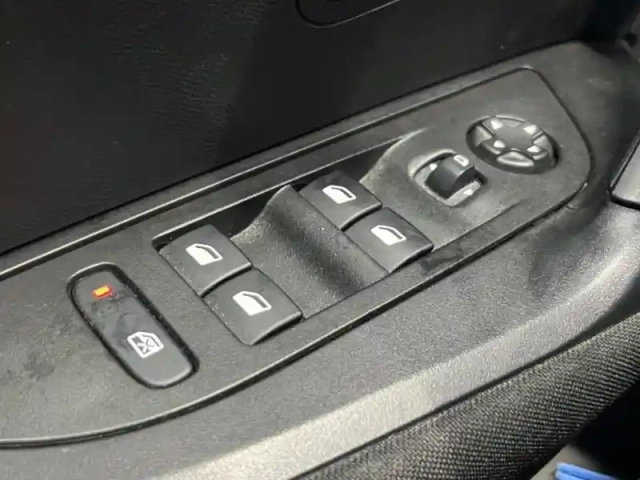 Peugeot 2008 1.2 puretech 100ch s&amp;s active — photo 10