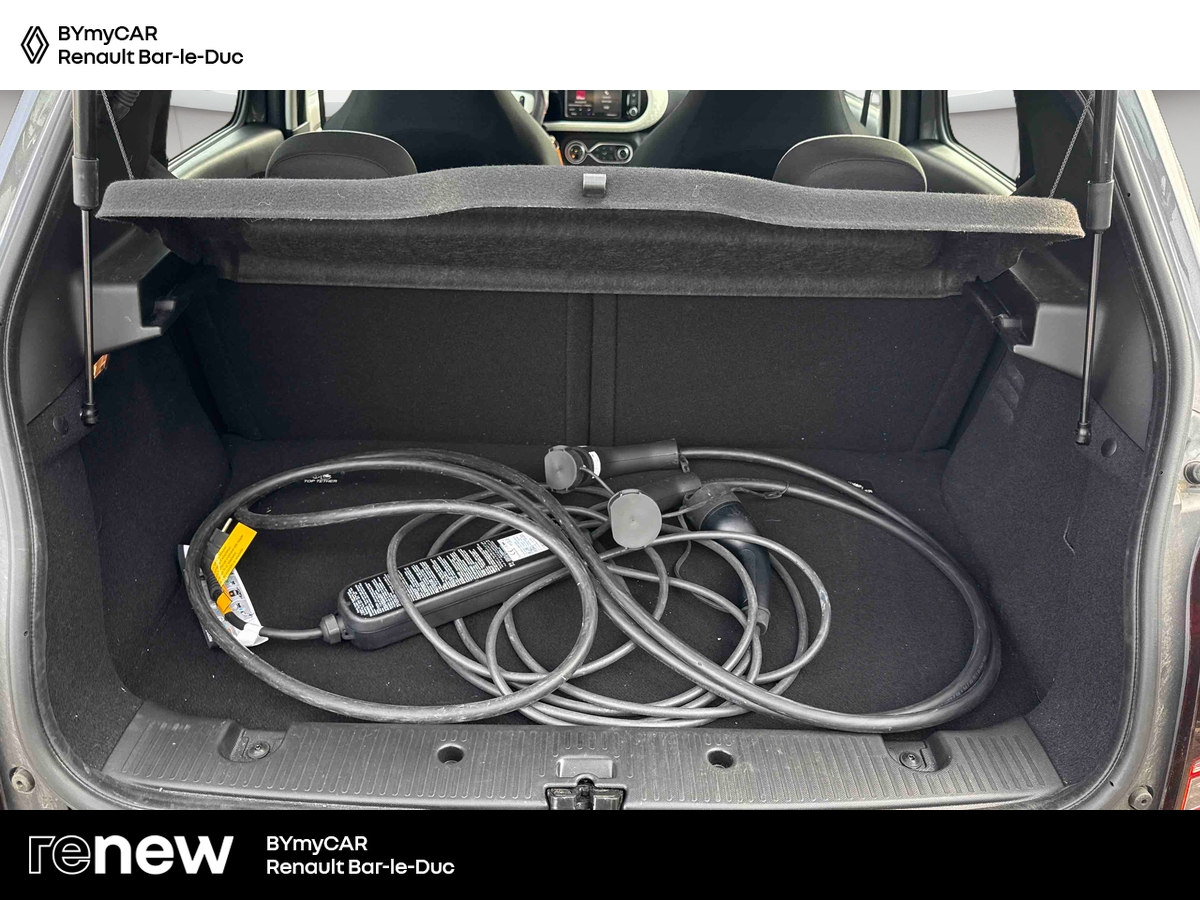 Renault Twingo III E-Tech — photo 13
