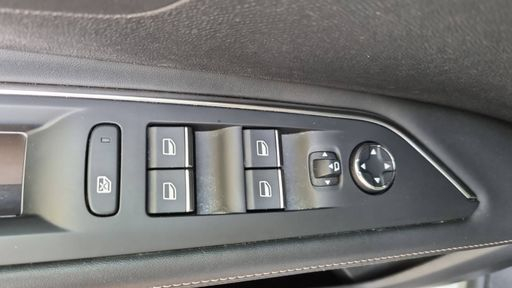 Peugeot 3008 1.6 THP 300 Hybrid4 EAT8 - Gt Pack – 2021 – 57500 km – Hybride rechargeable – Boîte Automatique — photo 46