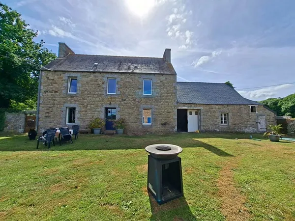 Maison 7 pièces à vendre à Pluzunet - Calme et Confort