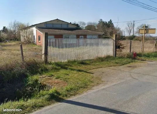 ENTREPOT Hangar 200m2 + 170m2 Bureaux ou Habitation / 2700m2 de Terrain