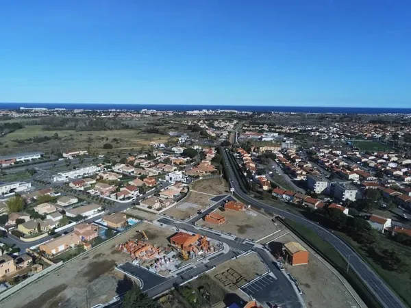 SAINT-CYPRIEN : TERRAIN CONSTRUCTIBLE - PARCELLE 325M2