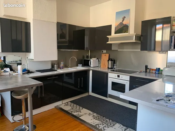 Appartement meublé T3 de 75 m2 centre ville quartier du Palais