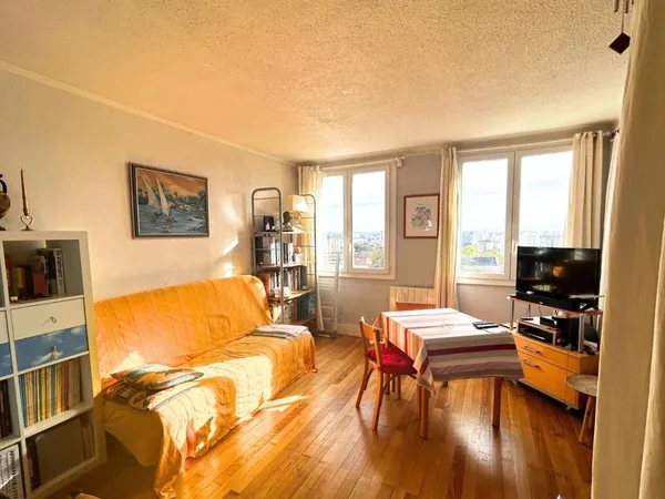 LYON 3e - AVENUE ROCKEFELLER - T2 DE 53 m² - 7e ÉTAGE - VUE DÉGAGÉE - CALME ET LUMINEUX. CAVE