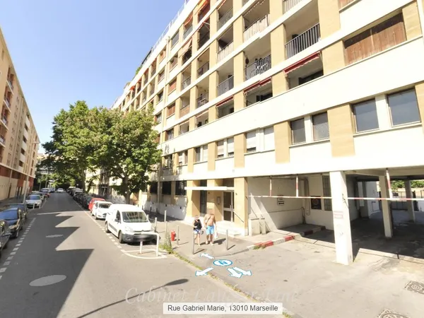 Place de parking a proximite de la timone