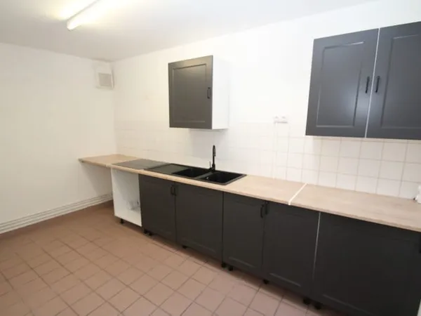 DECIZE, appartement de type F2