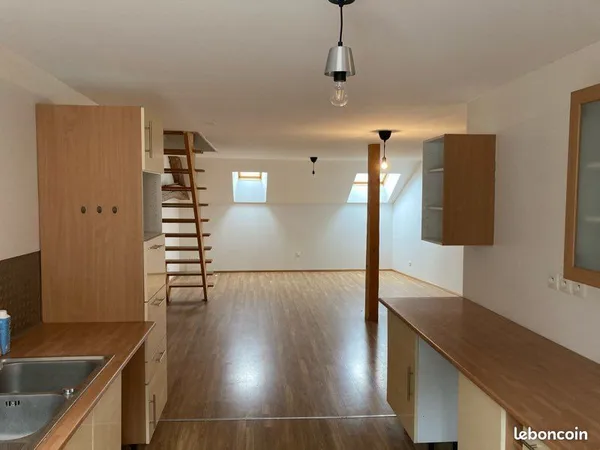 À louer maison mitoyenne d'un côté type 4
