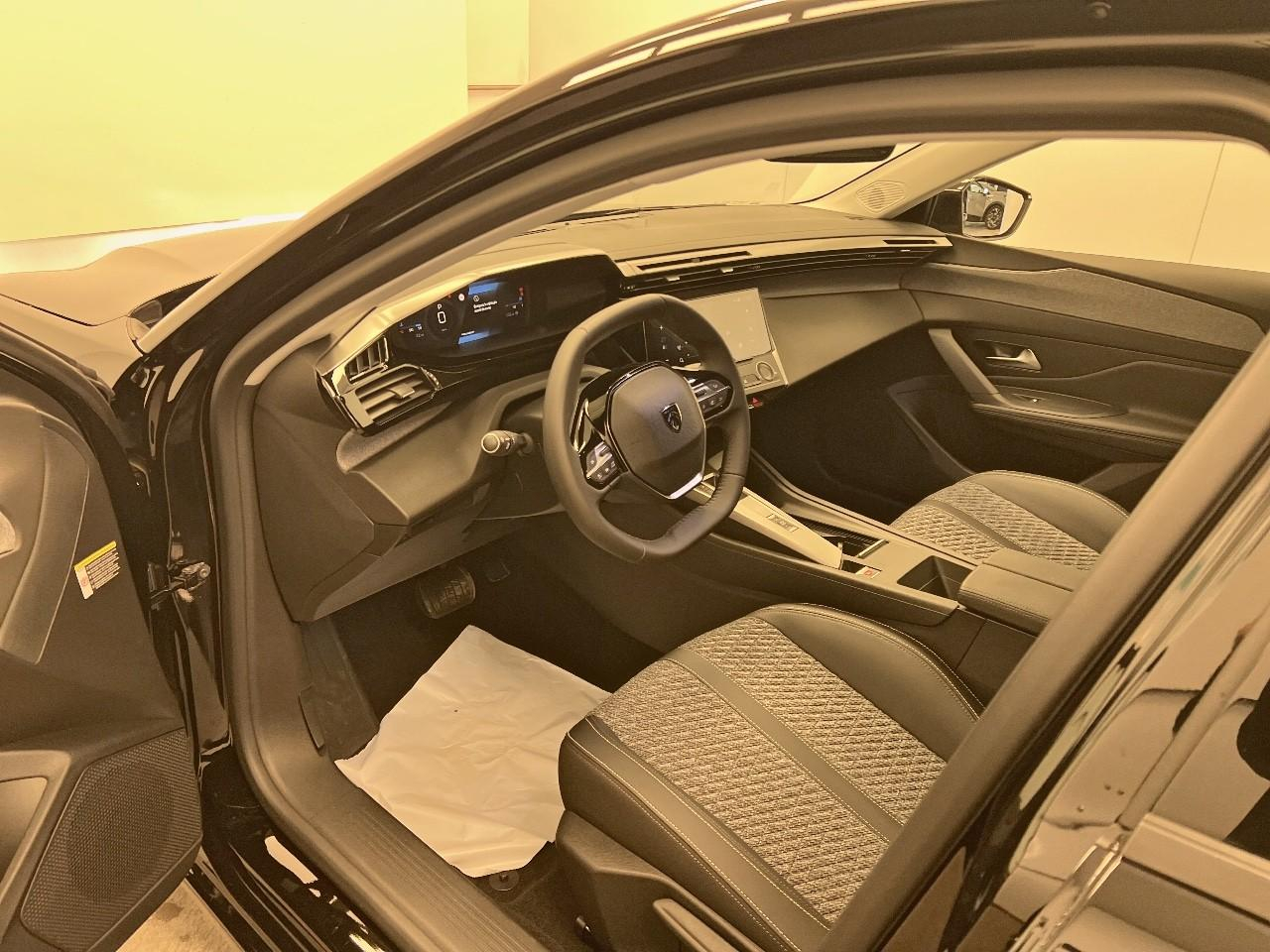 Peugeot 308 hybrid 145 e-dcs6 allure — photo 12