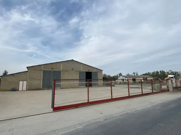 Local d'activité 850 m²