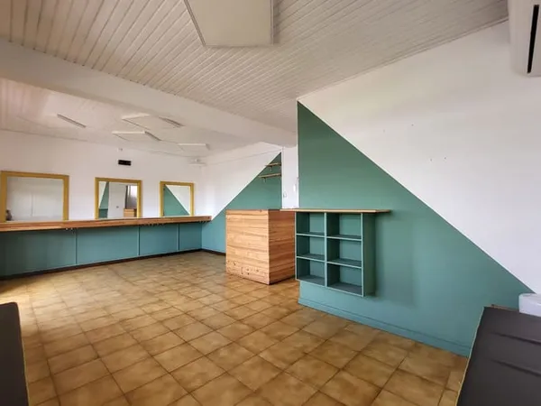 Local commercial 2 pièces 56 m²