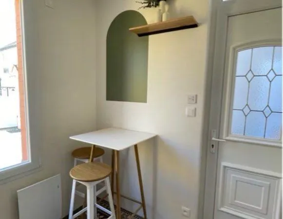 APPARTEMENT MEUBLÉ DE CHARME - 25 m² - CENTRE-VILLE DE CHOLET