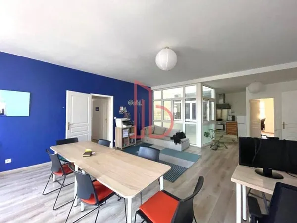 Bureau 1 pièce 100 m²