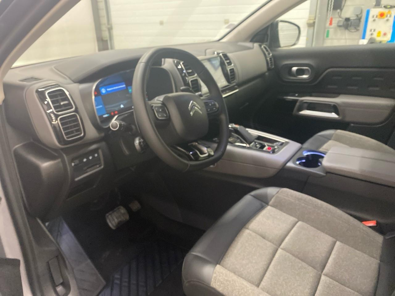 Citroën C5 Aircross hybride rechargeable 225 s&s e-eat8 c-series — photo 9