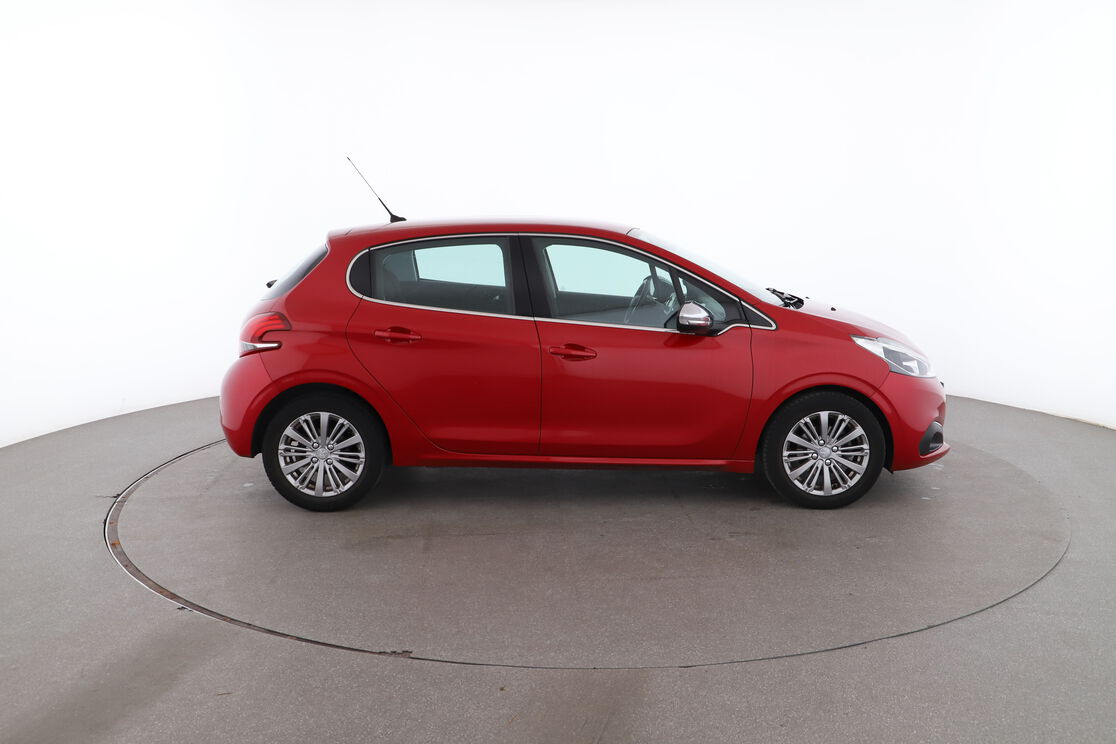 Peugeot 208 1.2 PureTech Allure — photo 6
