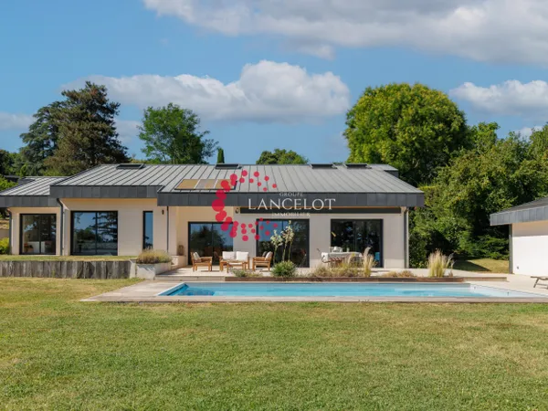 Maison rénovée 220 m² sur 2500 m² avec piscine