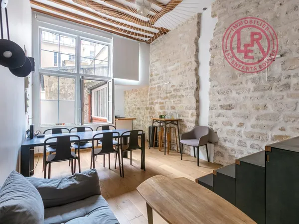 Paris 10ème - Mairie - Loft en parfait état avec petit extérieur