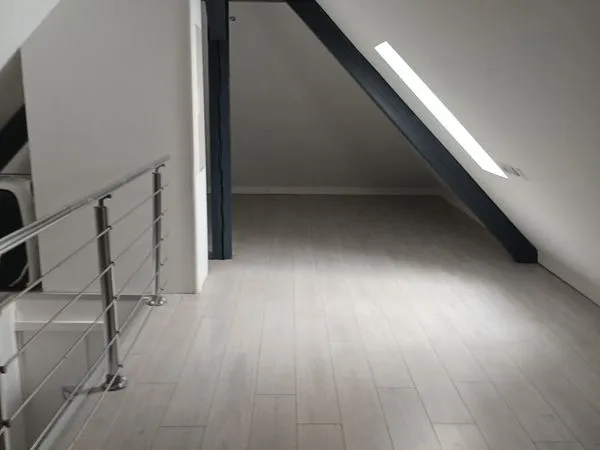 À LOUER - BUREAU / LOFT 40 m² - RÉNOVÉ À NEUF