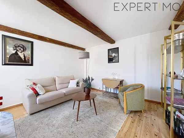 Cotignac. Trés bel appartement meublé 2 pièces. Possibilité