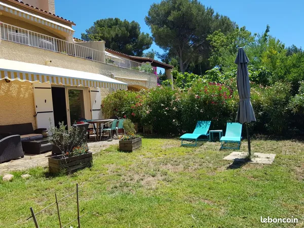 Grand et coquet F2 de 60 m2 + Jardin fleuri 90 m2