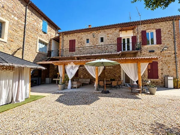 Maison 12 pièces 226 m²
