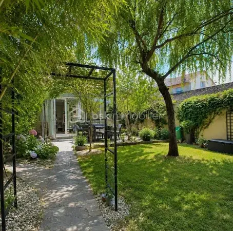 Maison 8 pièces 193 m²