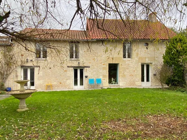 Longère en pierre de caractère