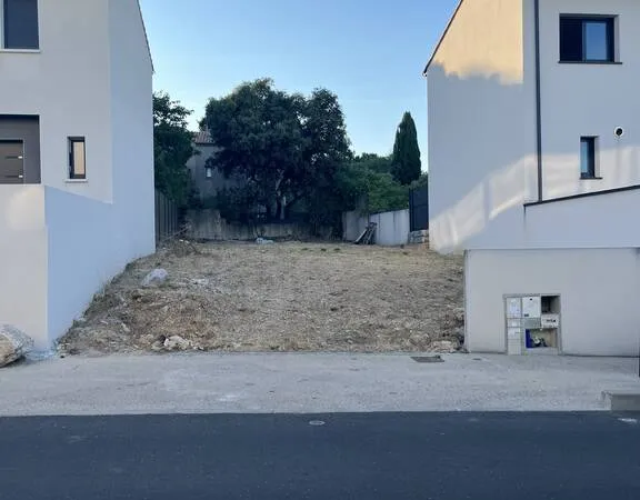 Terrain 269 m²